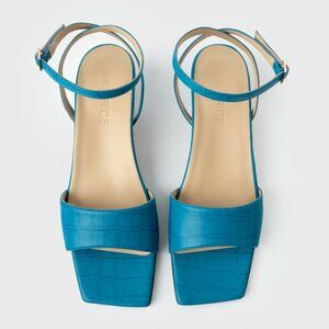 Women's Heeled Sandal in Blue